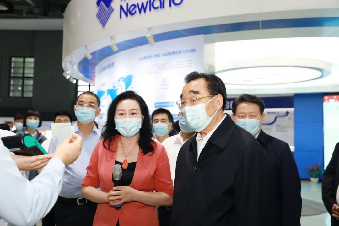 新大(dà)陸新聞 | 全國政協副主席張慶黎率專題調研組考察新大(dà)陸科技集團_辦理移動pos機