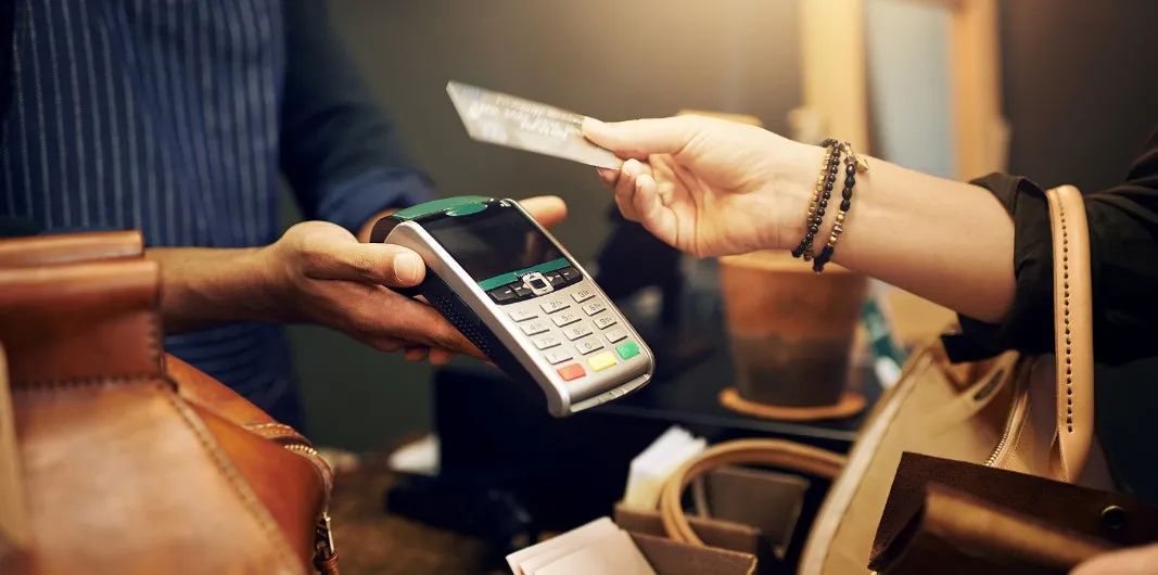 刷卡機刷到别人銀行卡了怎麽辦理_信用卡用卡技巧彙總：“8個禁止、7個不建議、5個建議、4個告知(zhī)”