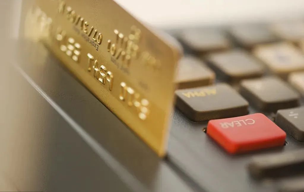 5月15日起施行：POS套現100萬、無證經營支付獲益10萬元就要抓人了！_辦理銀行刷卡機多少錢(圖3)