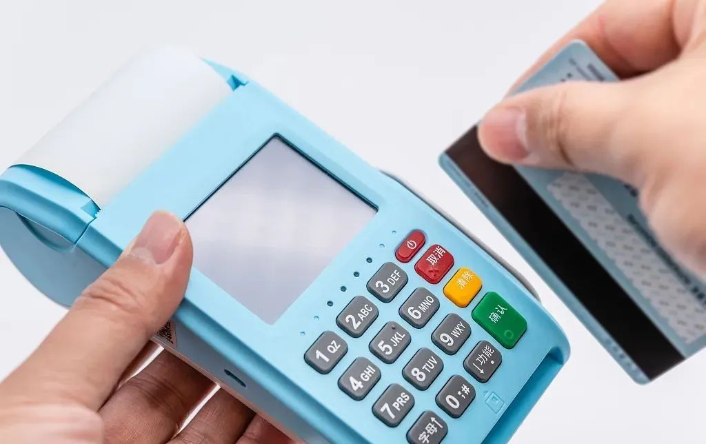 5月15日起施行：POS套現100萬、無證經營支付獲益10萬元就要抓人了！_辦理銀行刷卡機多少錢(圖1)